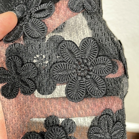 New French Connection Caballo Floral Lace Sleeve Sweater Black V Neck Sz S - Picture 14 of 14